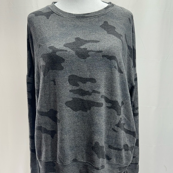 Sundry Gray Camo Print Cotton Blend  Top 3 - Picture 1 of 5